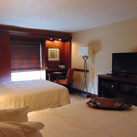 Hampton Inn & Suites Cleveland-Southeast-Стрітсборо Екстер'єр фото