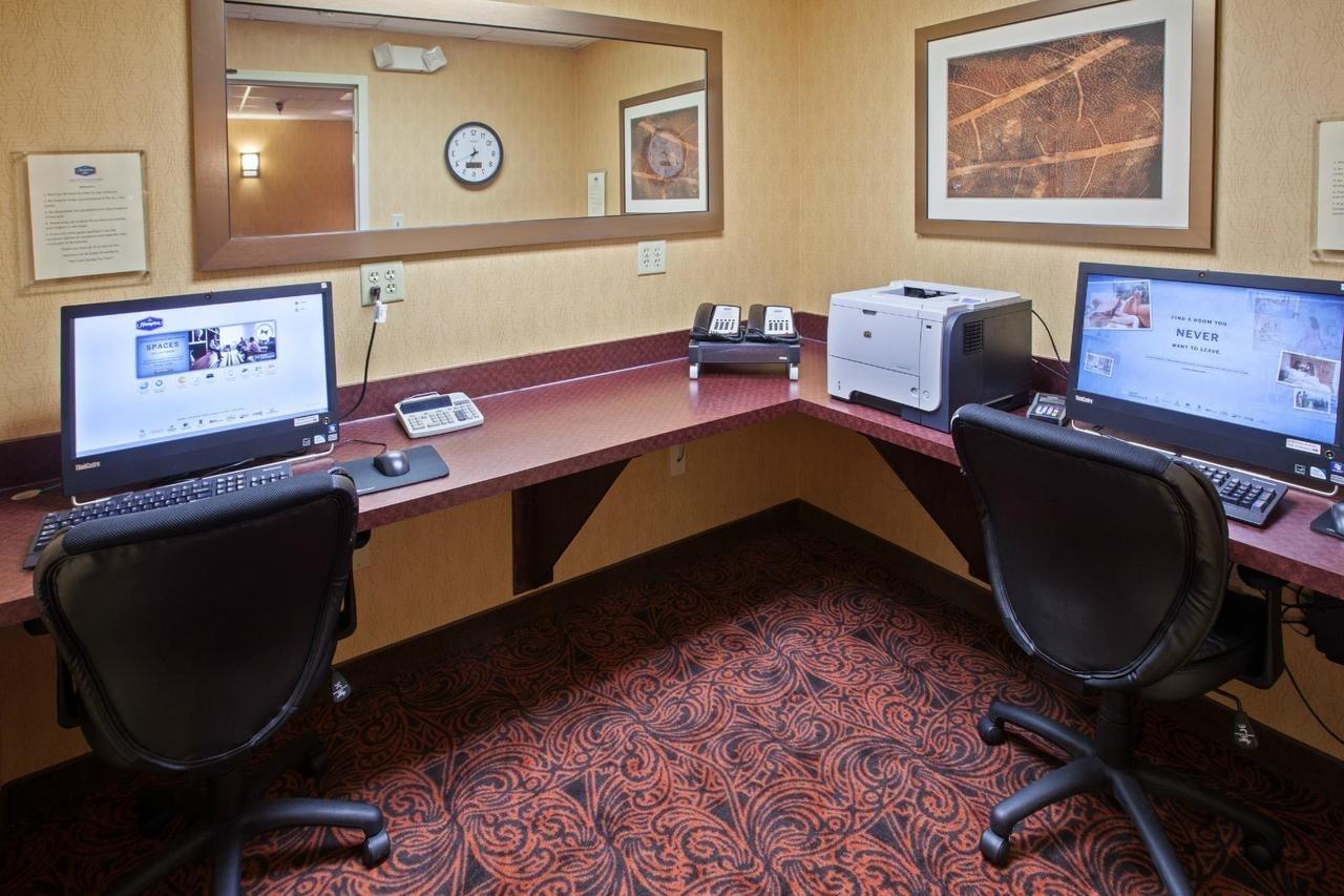 Hampton Inn & Suites Cleveland-Southeast-Стрітсборо Екстер'єр фото