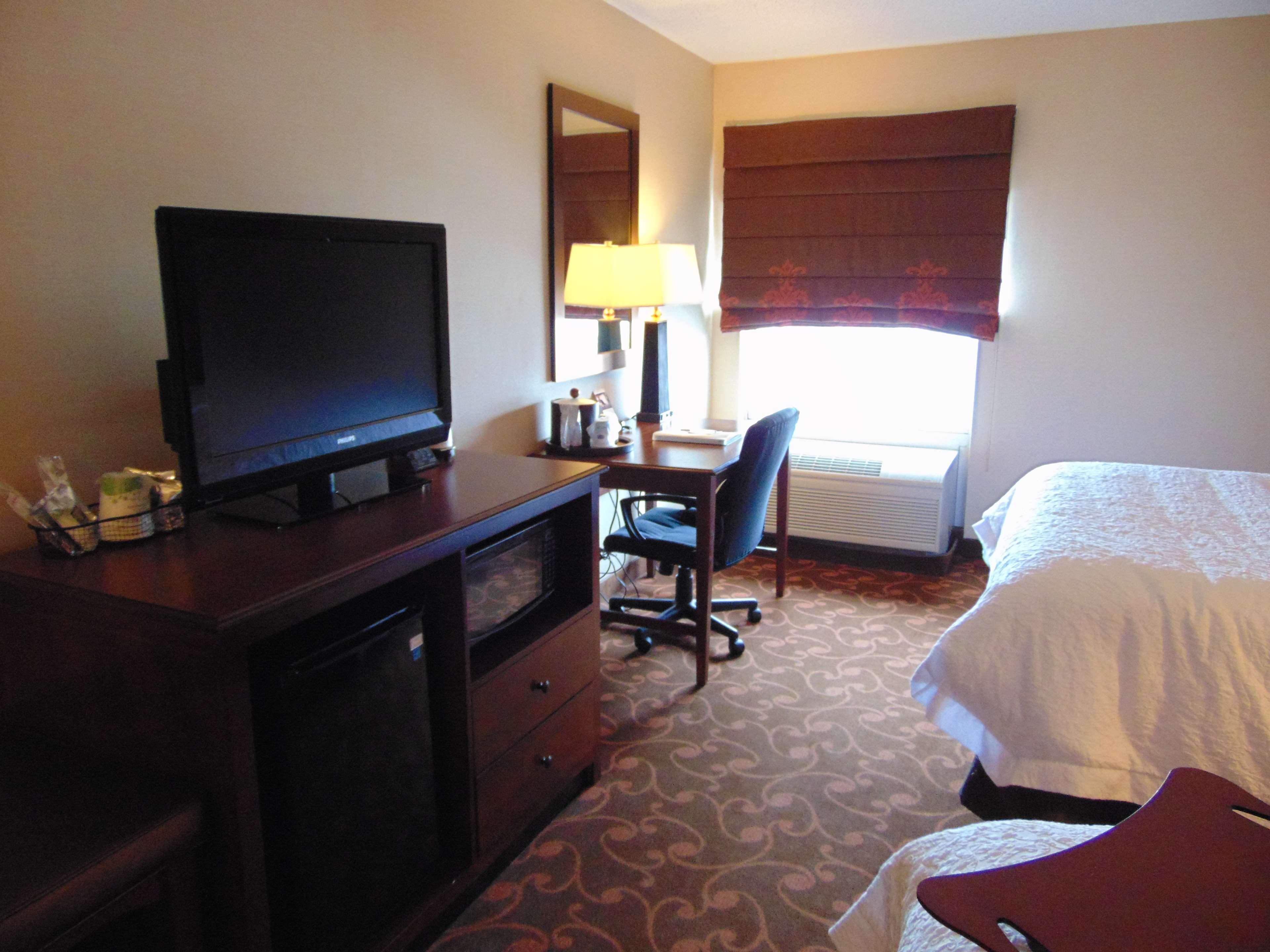 Hampton Inn & Suites Cleveland-Southeast-Стрітсборо Екстер'єр фото