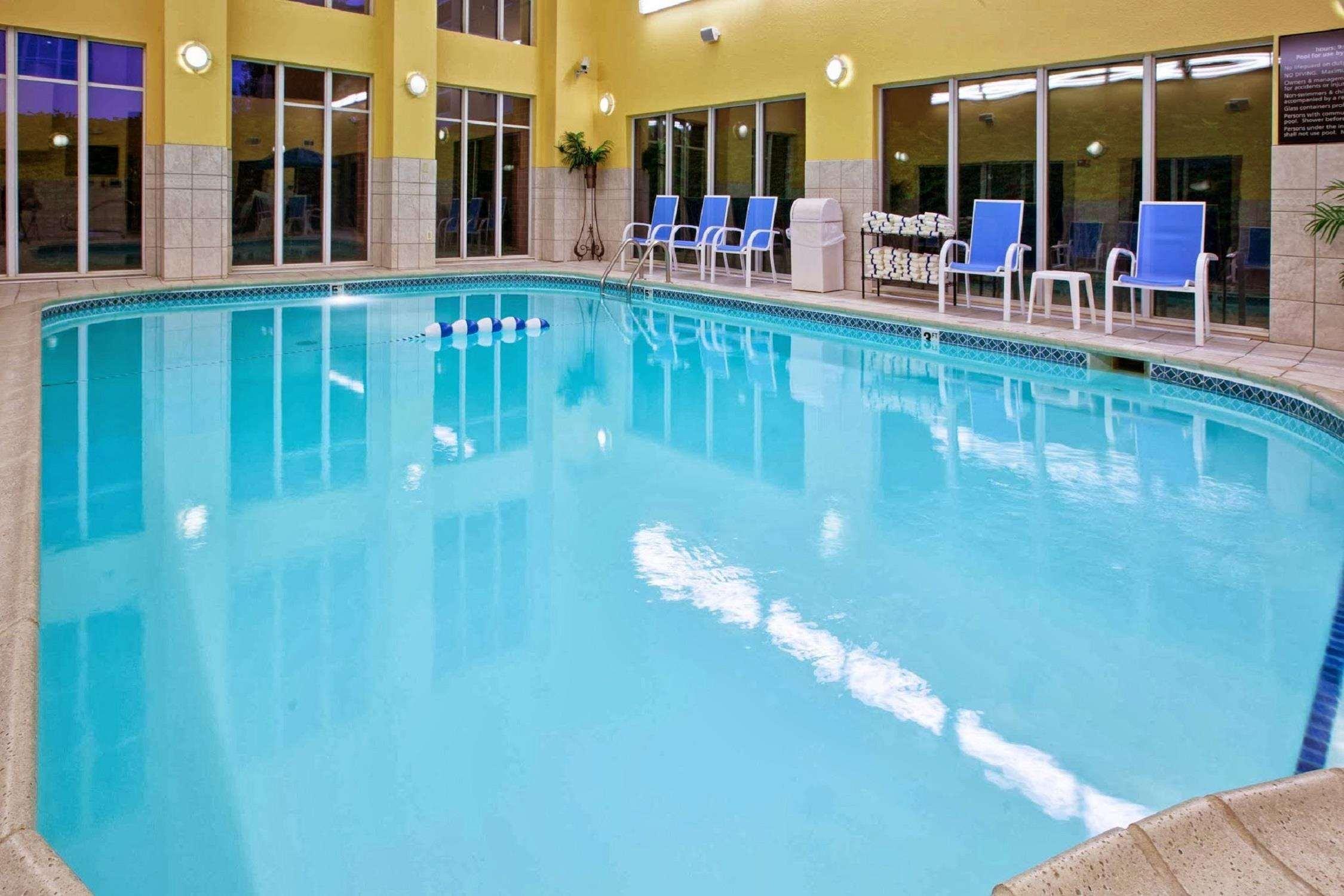 Hampton Inn & Suites Cleveland-Southeast-Стрітсборо Екстер'єр фото