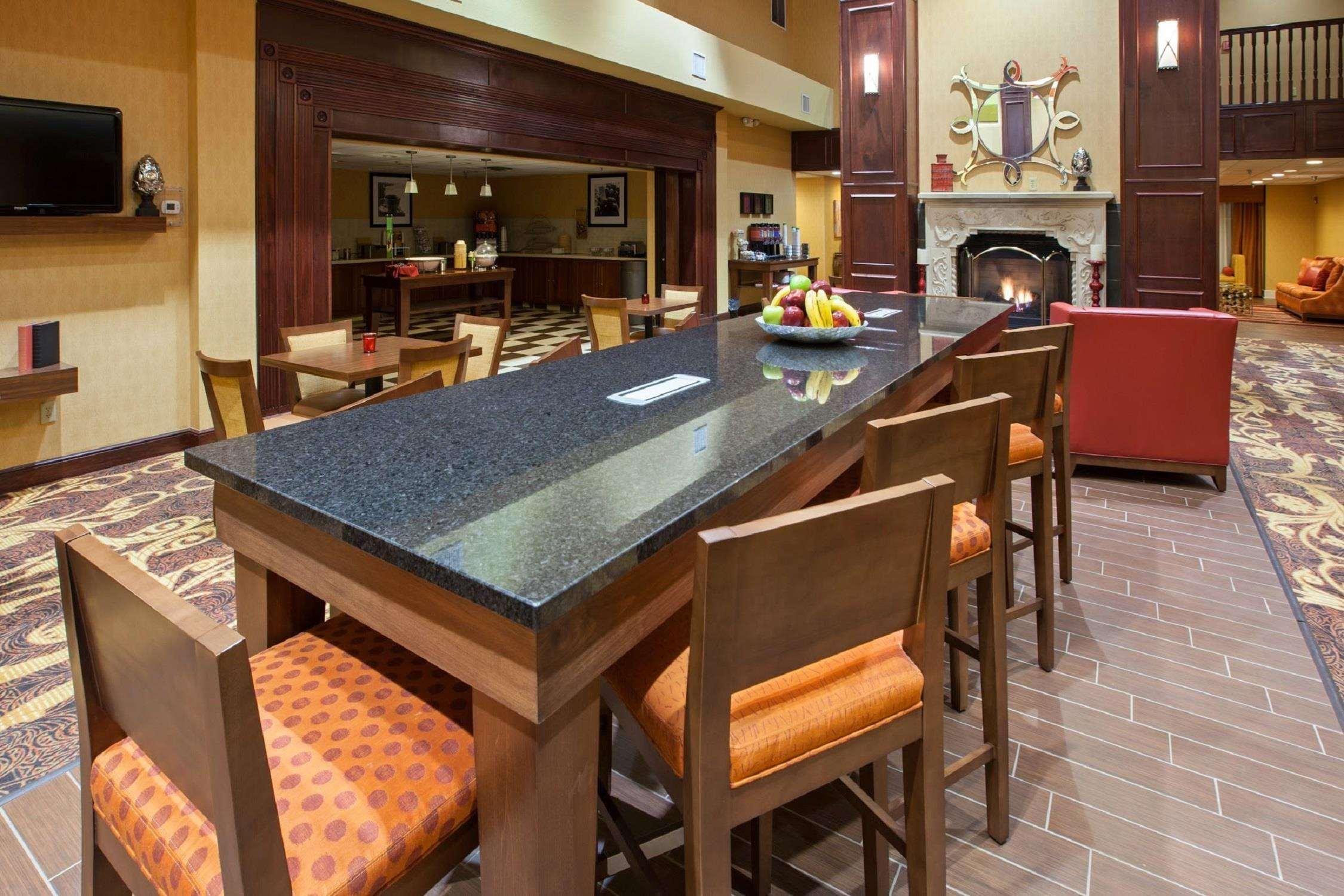 Hampton Inn & Suites Cleveland-Southeast-Стрітсборо Екстер'єр фото