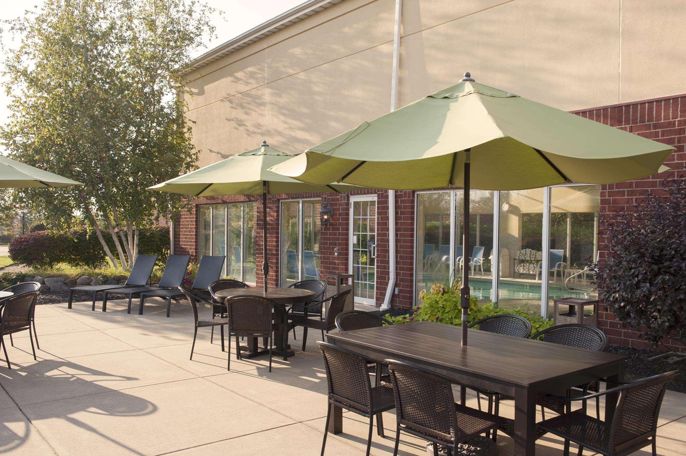Hampton Inn & Suites Cleveland-Southeast-Стрітсборо Екстер'єр фото