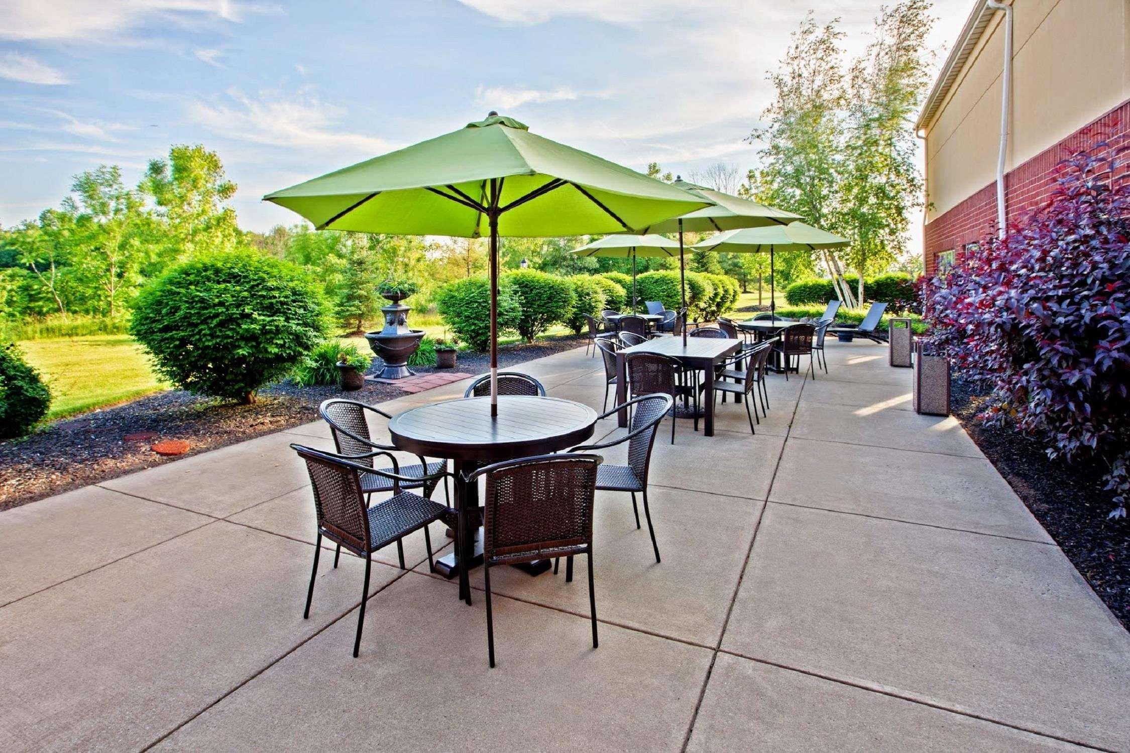 Hampton Inn & Suites Cleveland-Southeast-Стрітсборо Екстер'єр фото