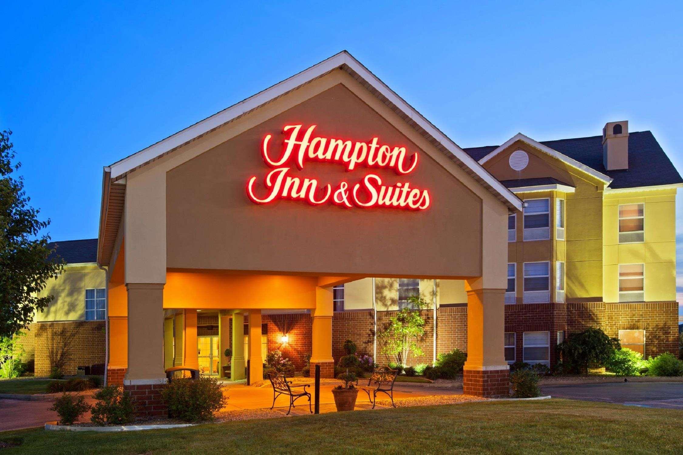 Hampton Inn & Suites Cleveland-Southeast-Стрітсборо Екстер'єр фото