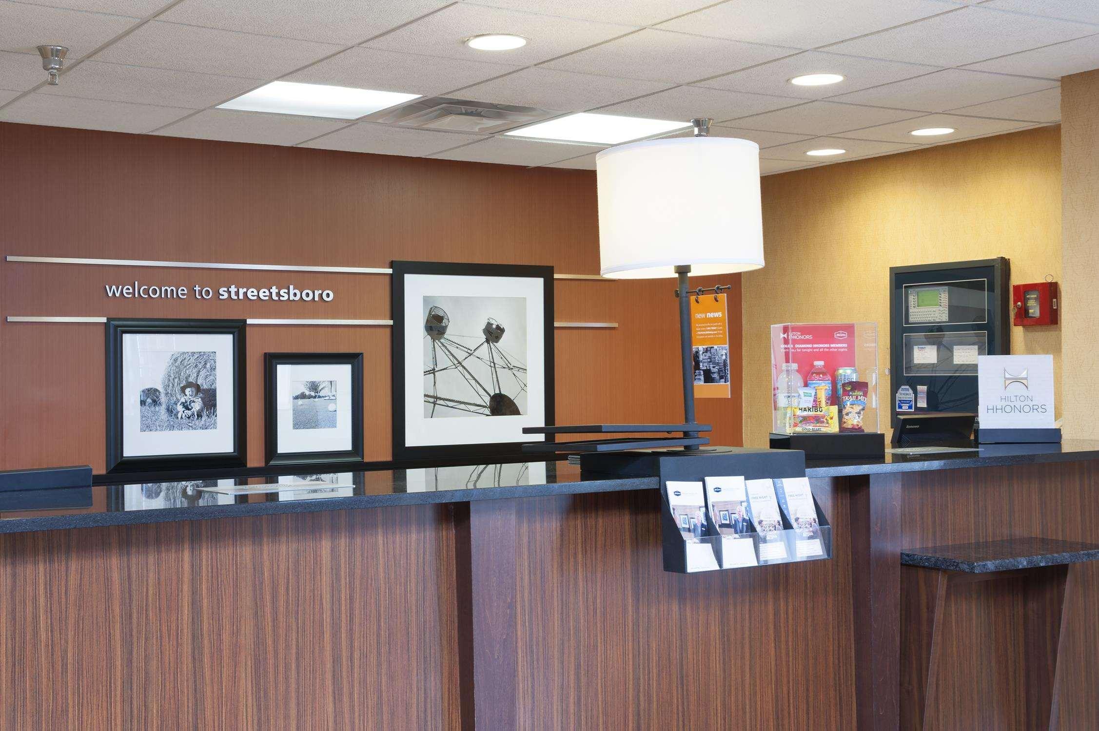 Hampton Inn & Suites Cleveland-Southeast-Стрітсборо Екстер'єр фото