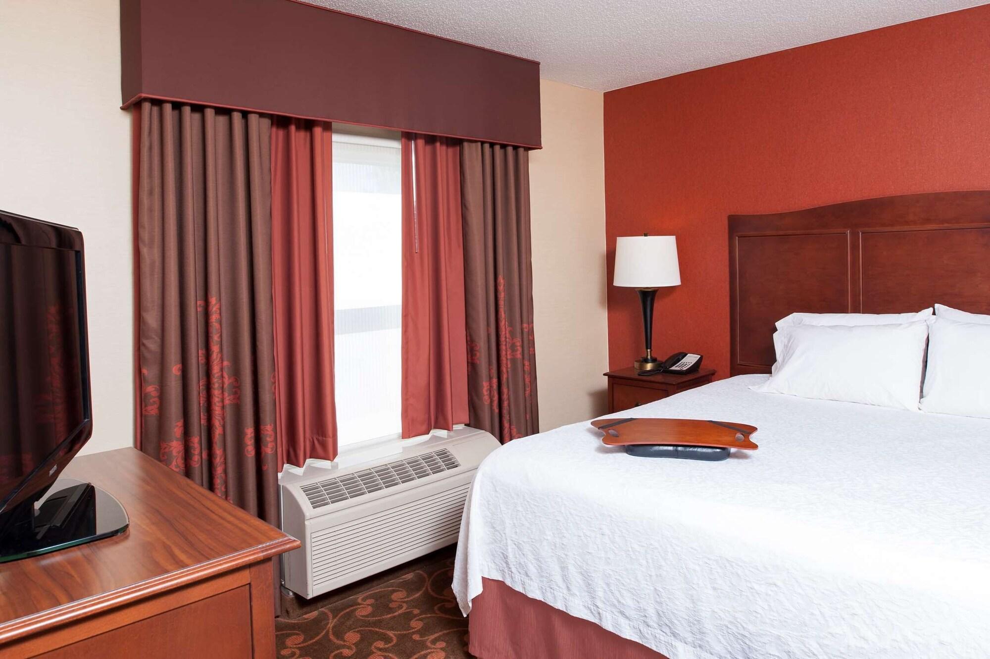 Hampton Inn & Suites Cleveland-Southeast-Стрітсборо Екстер'єр фото