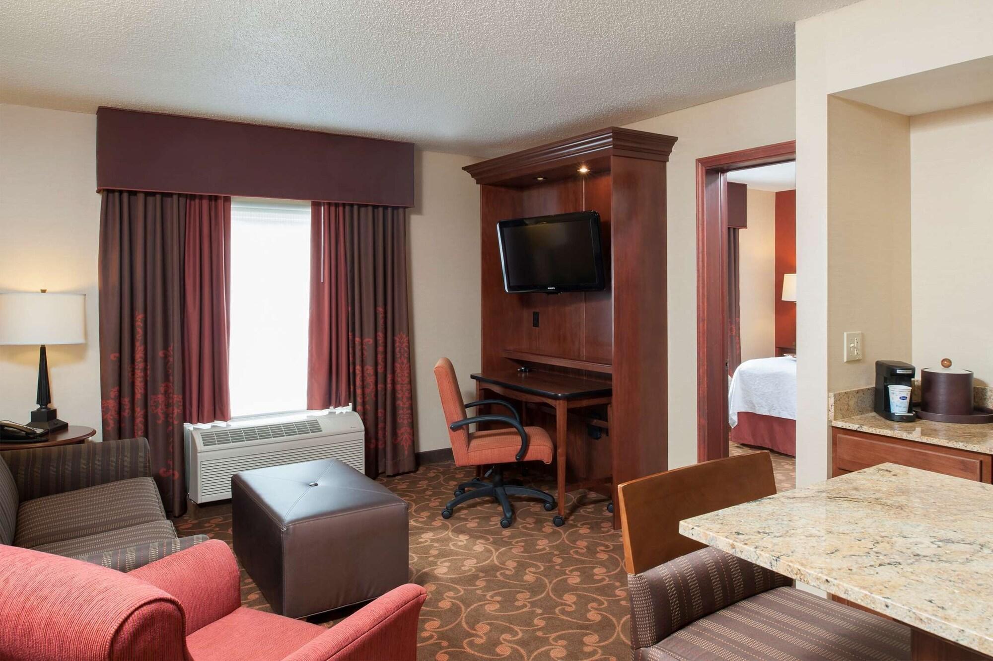 Hampton Inn & Suites Cleveland-Southeast-Стрітсборо Екстер'єр фото