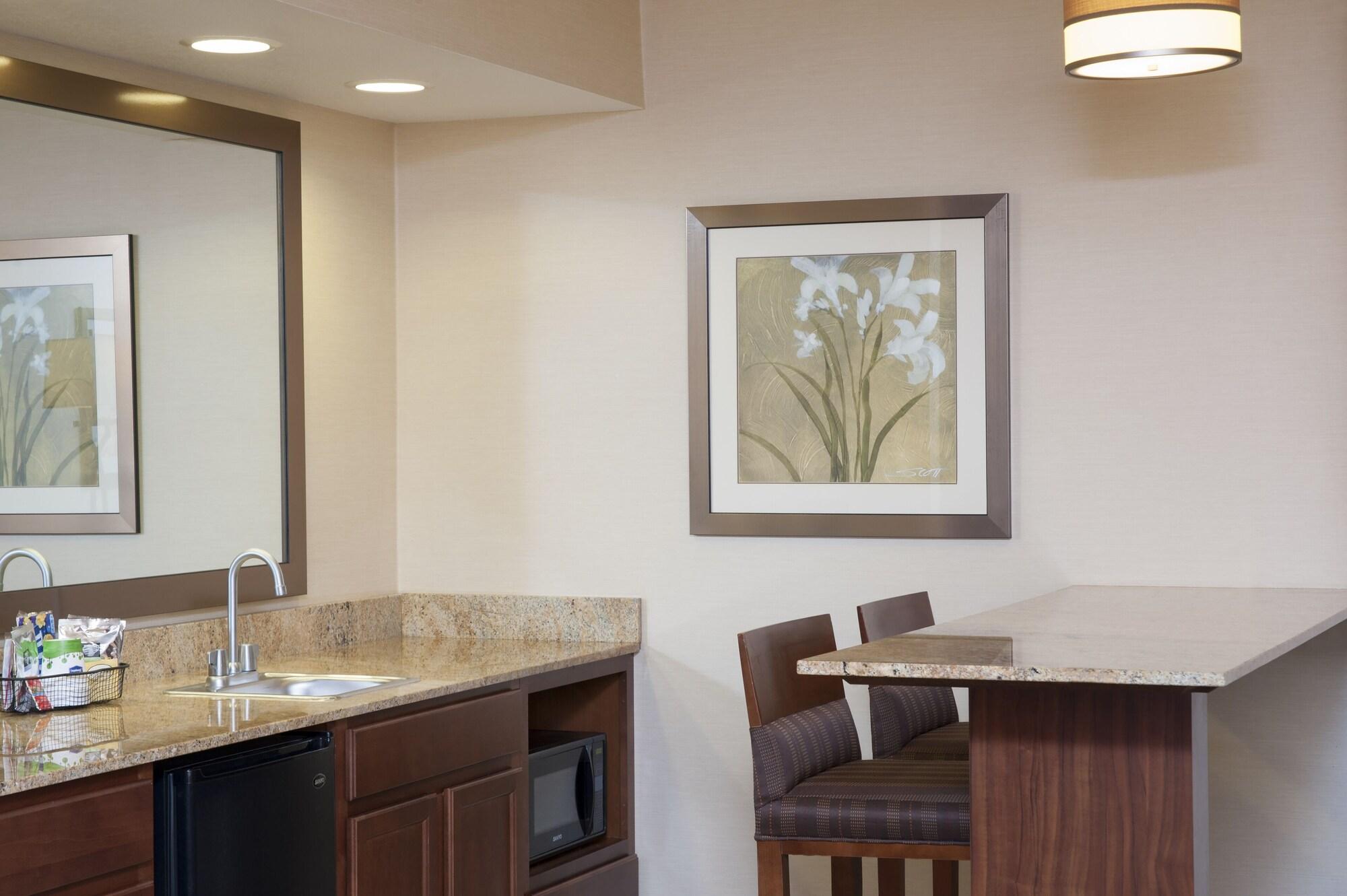 Hampton Inn & Suites Cleveland-Southeast-Стрітсборо Екстер'єр фото