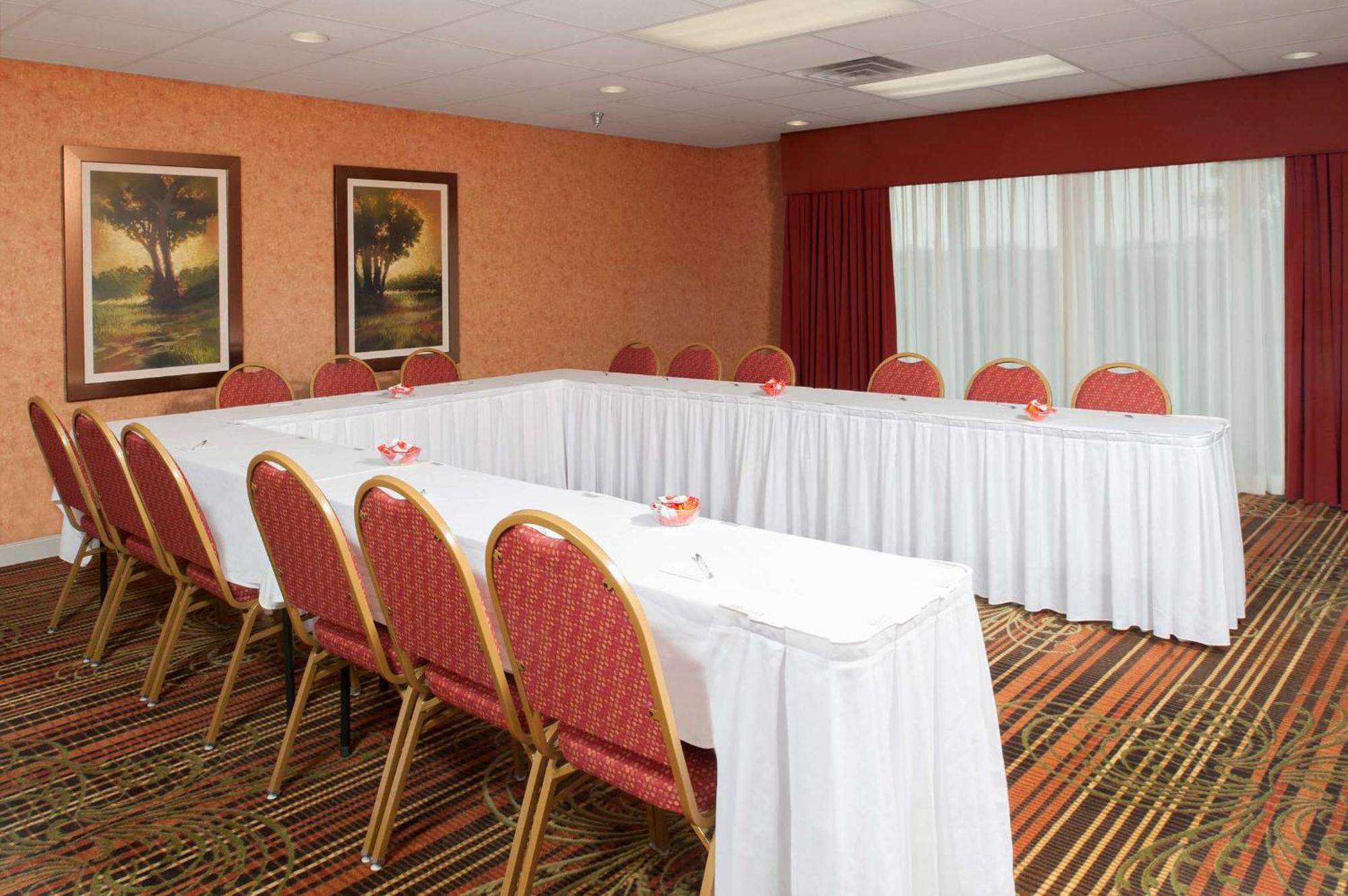 Hampton Inn & Suites Cleveland-Southeast-Стрітсборо Екстер'єр фото