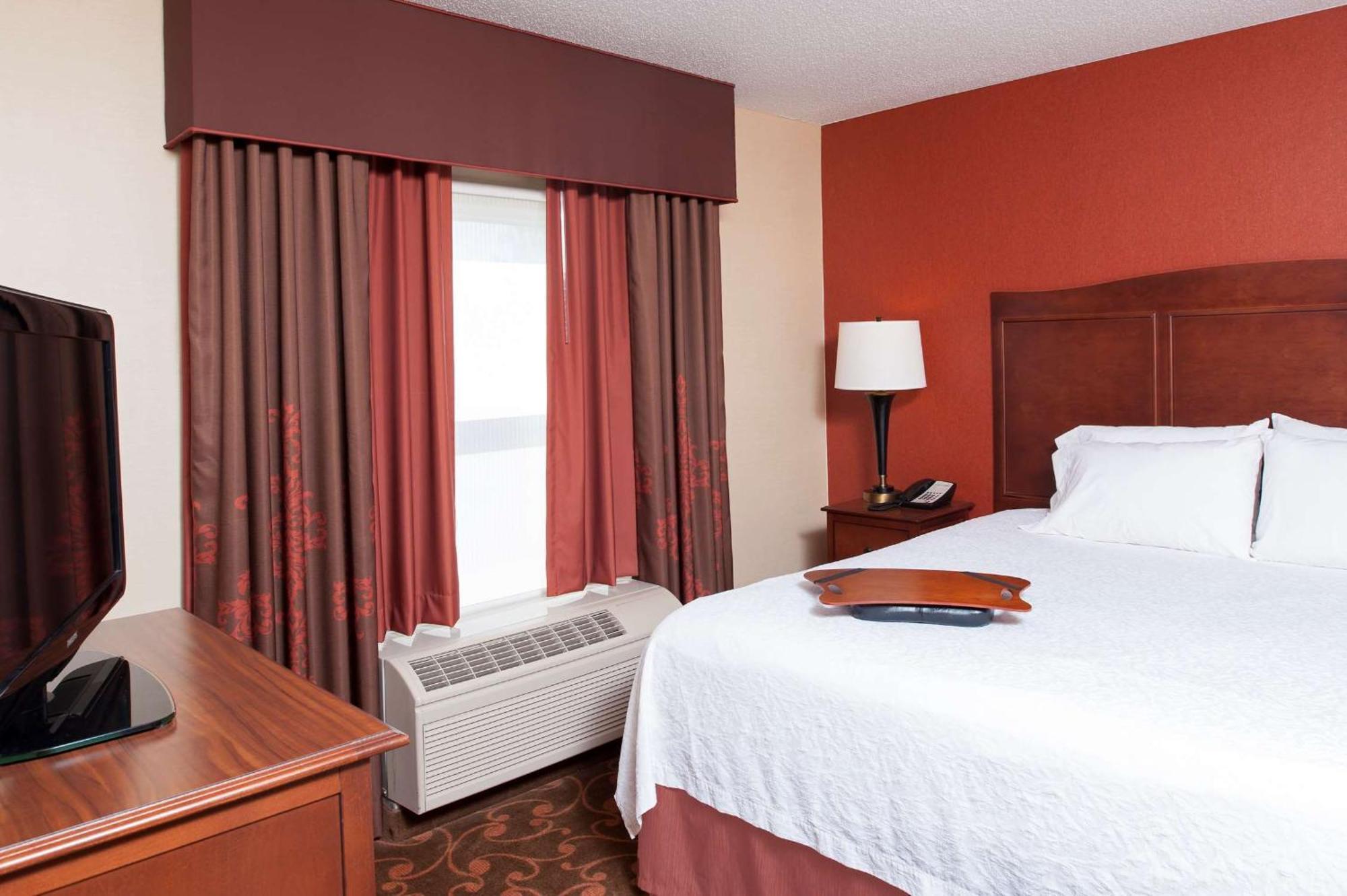 Hampton Inn & Suites Cleveland-Southeast-Стрітсборо Екстер'єр фото