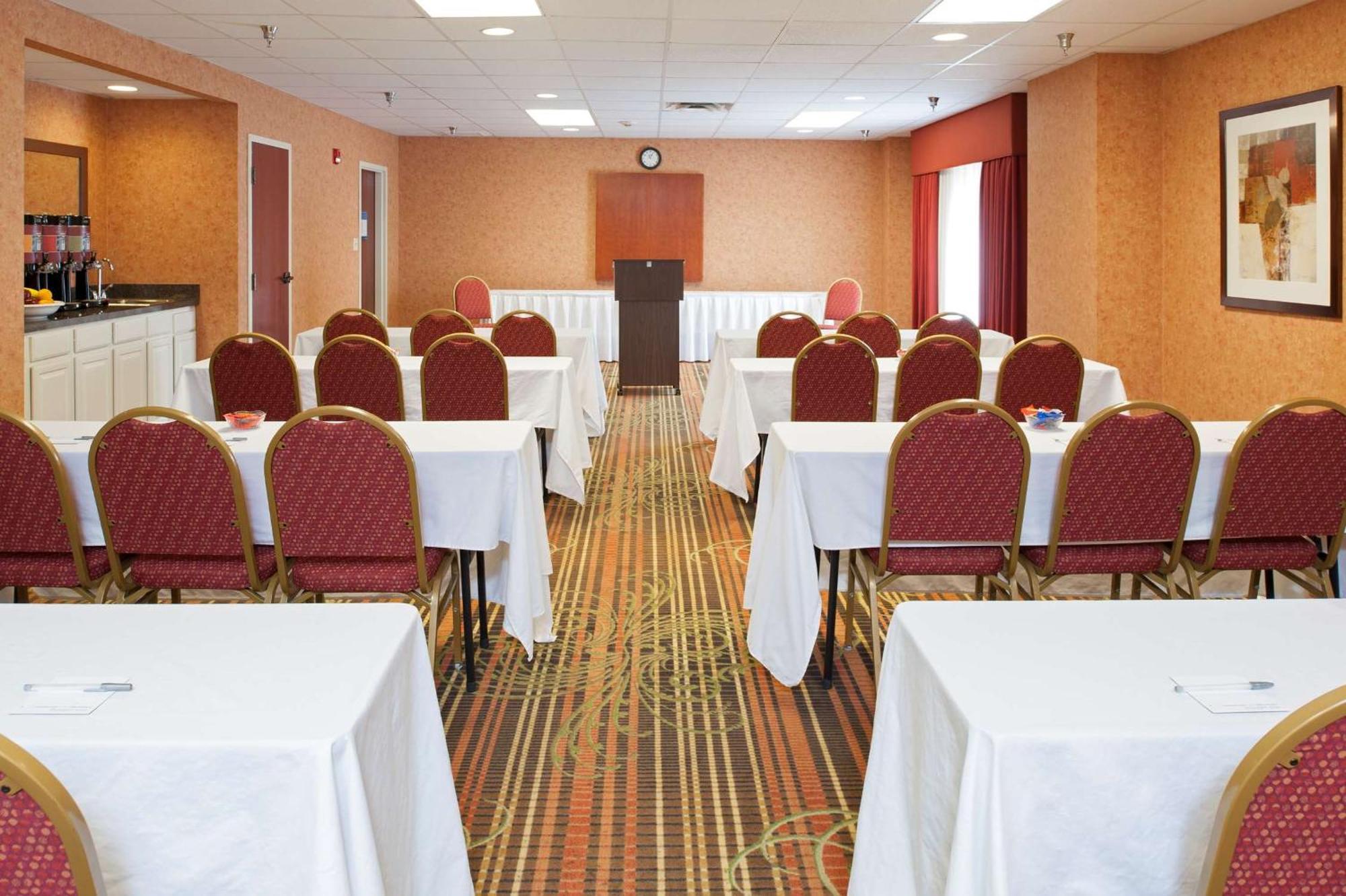 Hampton Inn & Suites Cleveland-Southeast-Стрітсборо Екстер'єр фото