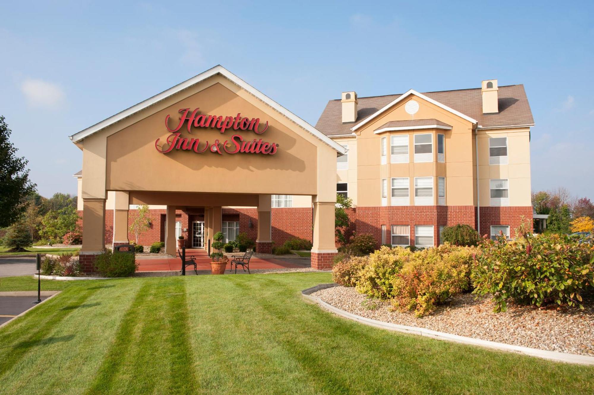 Hampton Inn & Suites Cleveland-Southeast-Стрітсборо Екстер'єр фото