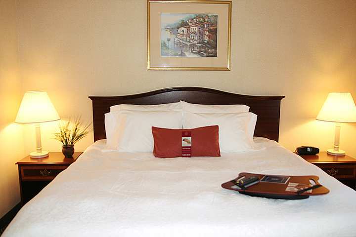 Hampton Inn & Suites Cleveland-Southeast-Стрітсборо Номер фото