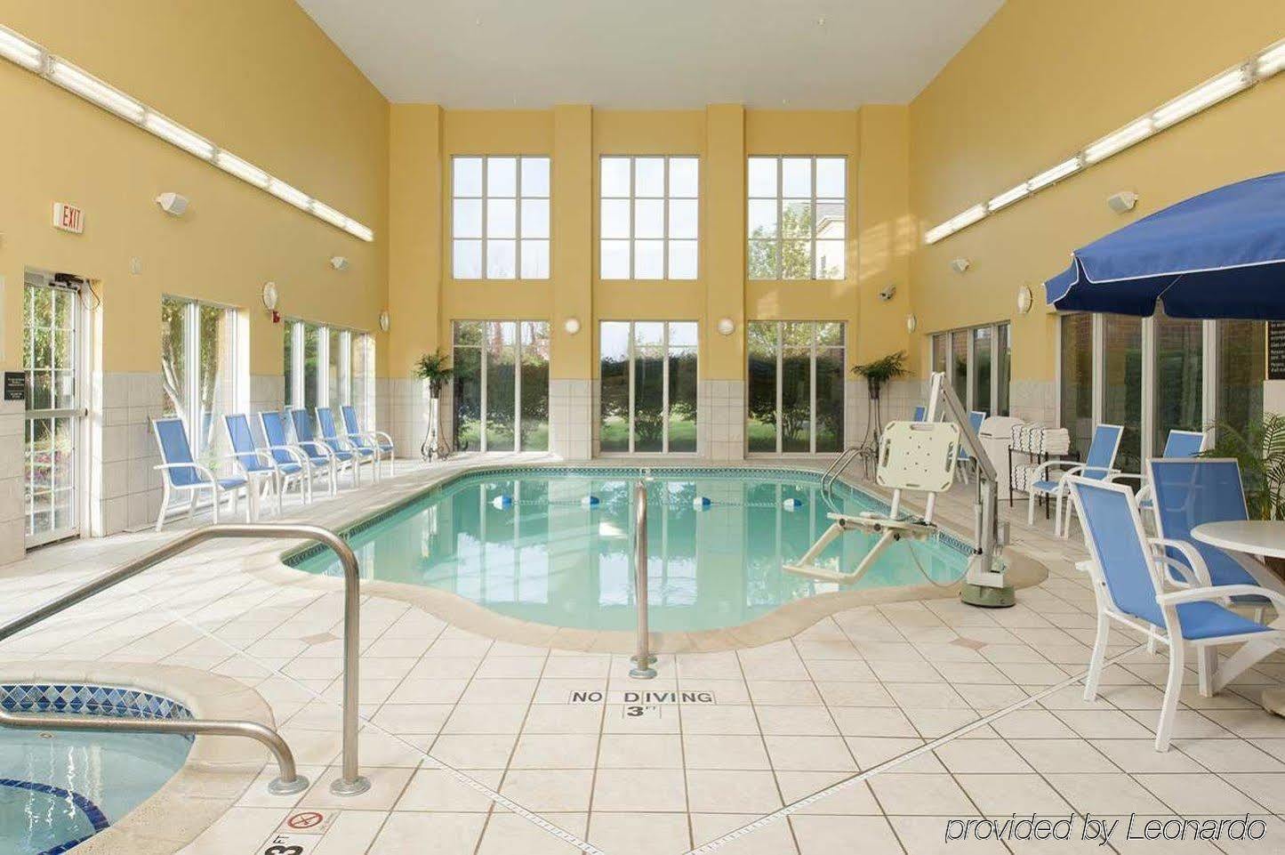 Hampton Inn & Suites Cleveland-Southeast-Стрітсборо Екстер'єр фото